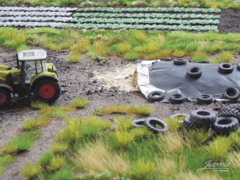 Juweela Silage braun mit Abdeckfolie/Reifen - 3x - H0 / 1:87 (JW28233)