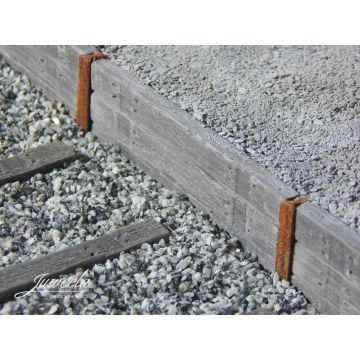 Juweela BAHNSTEIG SCHÜTT HOLZSCHWELLE - ca. 80cm - 1 / 1:32 (JW23456)