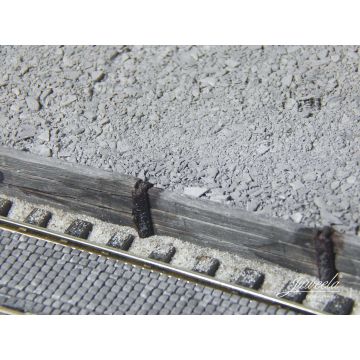 Juweela BAHNSTEIG SCHÜTT HOLZSCHWELLE - ca. 30cm - 1 / 1:32 (JW28383)
